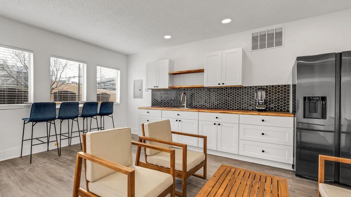 8503 N Tryon St - Photo 5 of 30