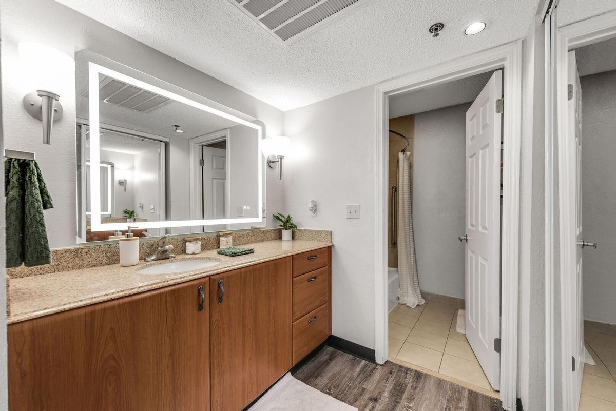 8503 N Tryon St - Photo 4 of 30