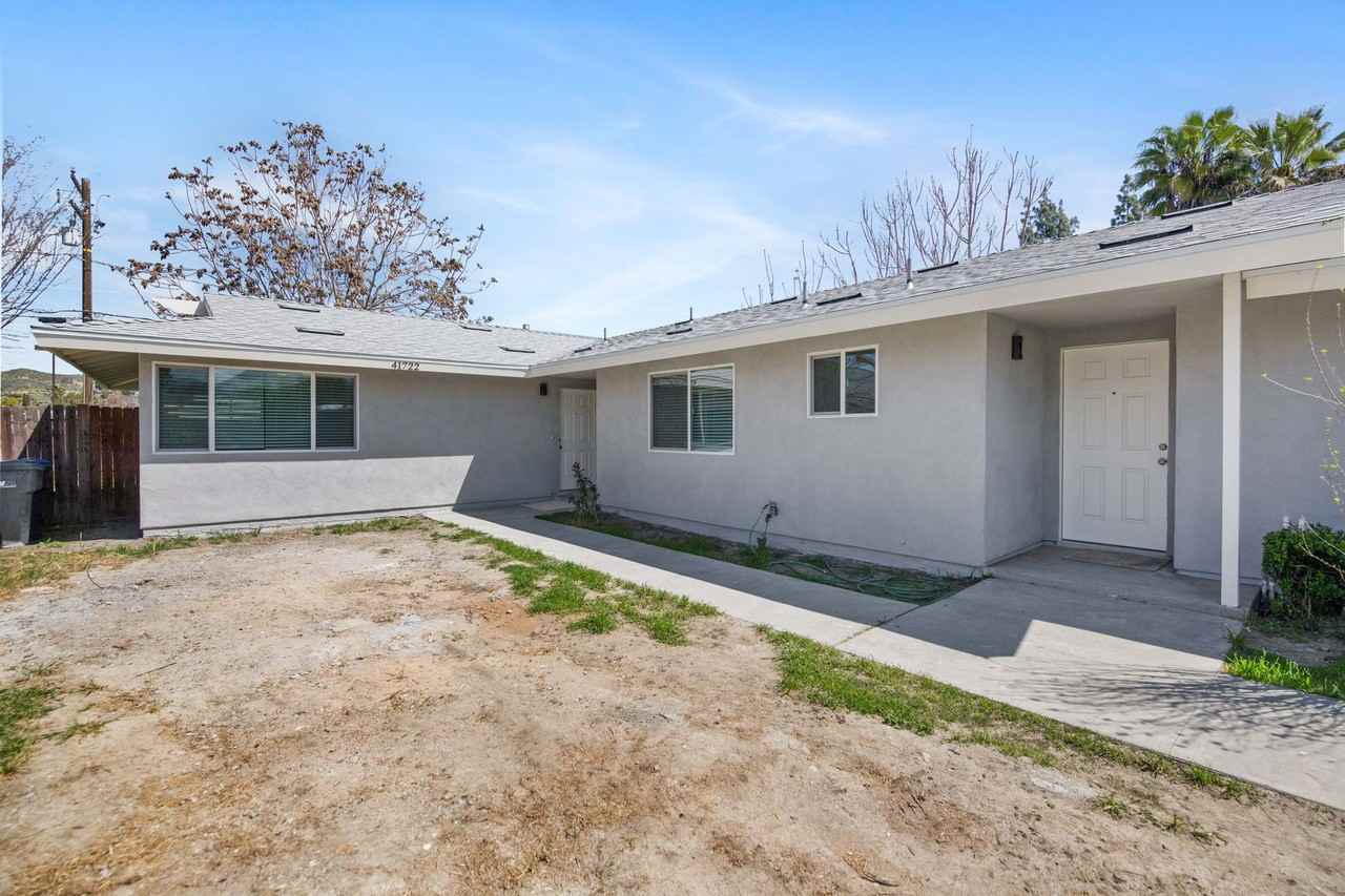 41720 Marine Dr - Photo 3 of 25