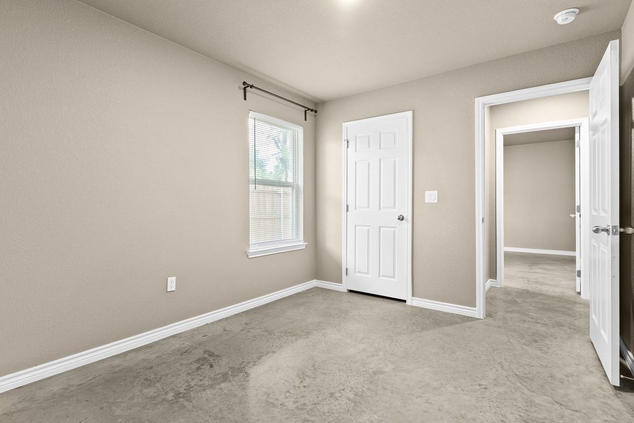 2011 Wood St - Photo 6 of 14