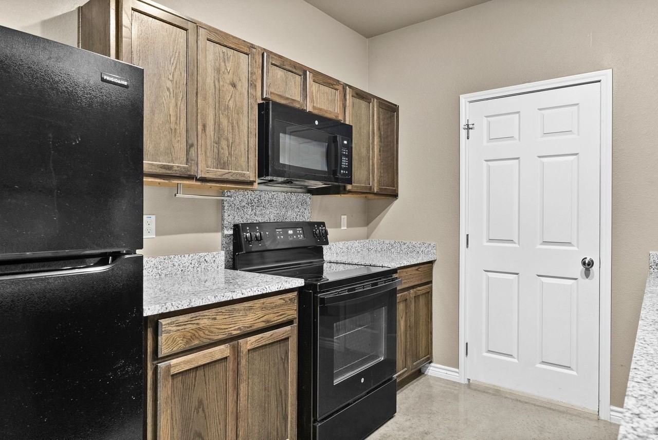 2011 Wood St - Photo 2 of 14