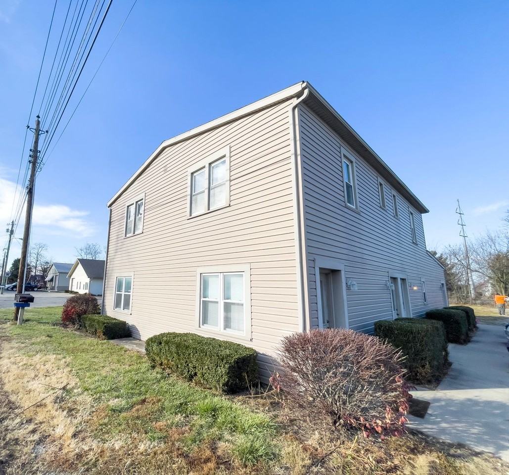 9102 W Jackson St - Photo 2 of 12