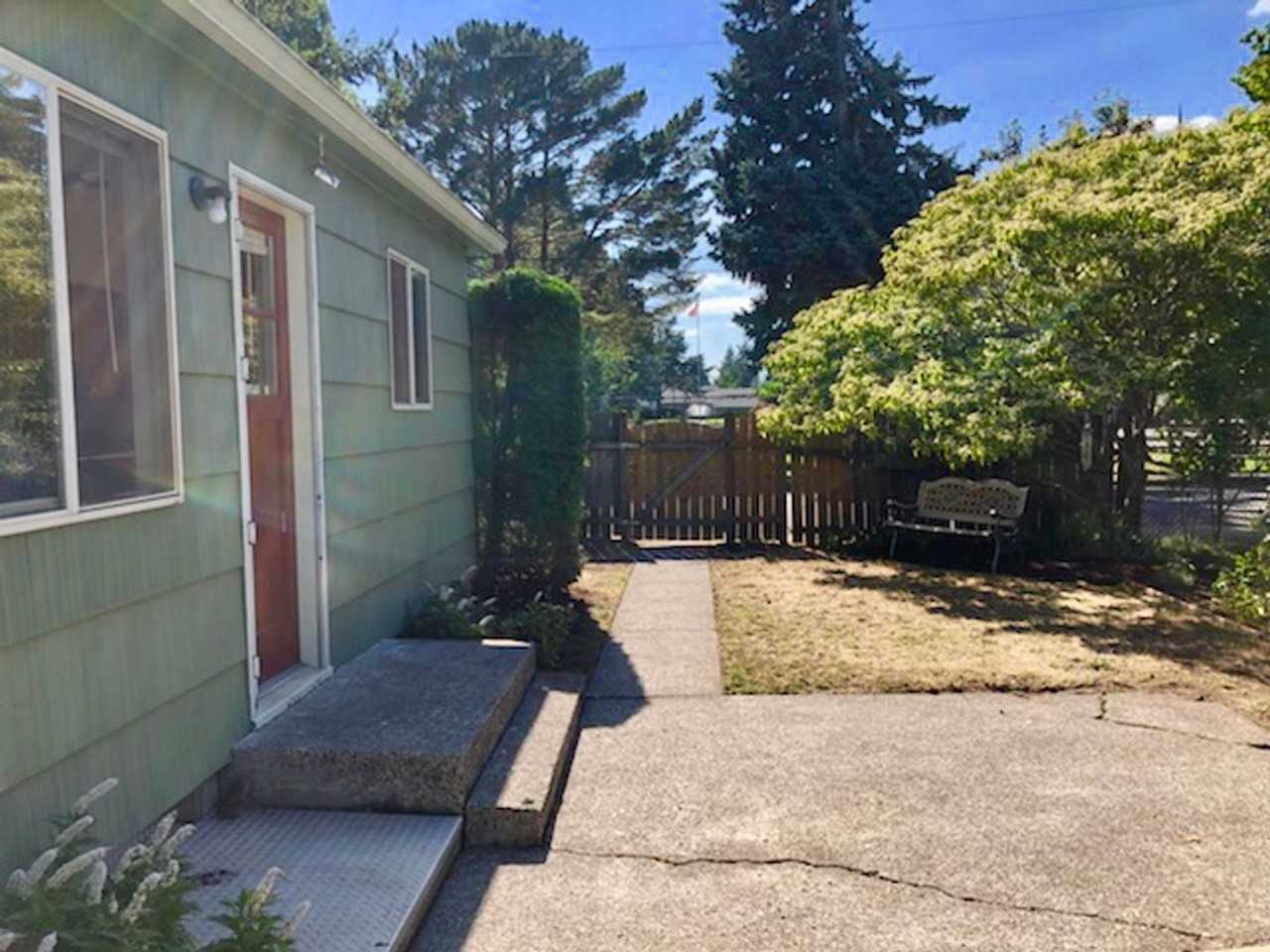 5705 Se Duke St - Photo 2 of 8