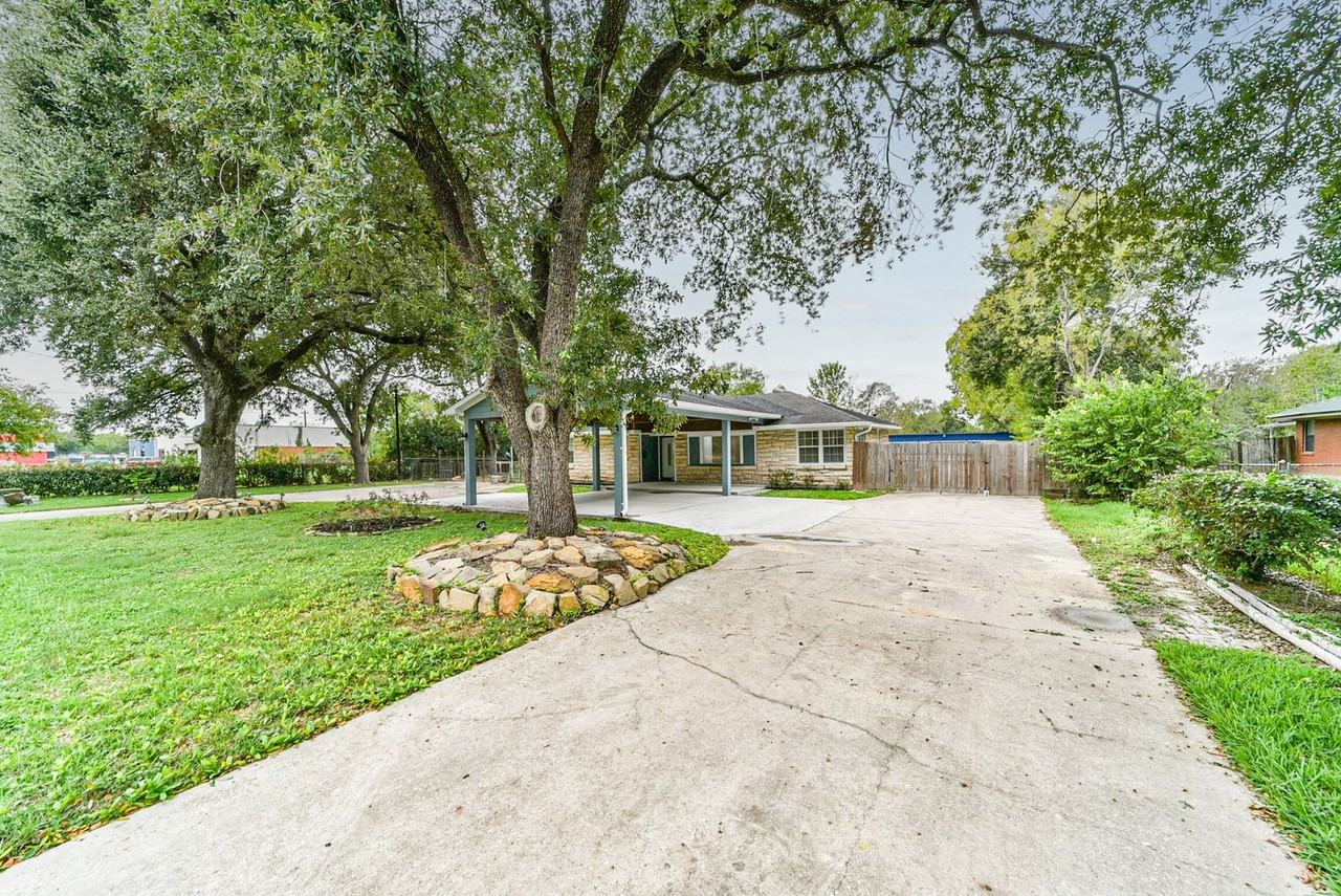 1210 Vince St - Photo 2 of 37