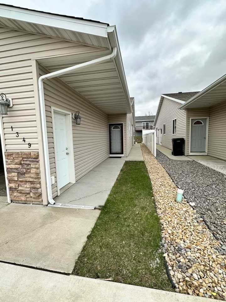 1349 15th St W - Photo 3 of 15