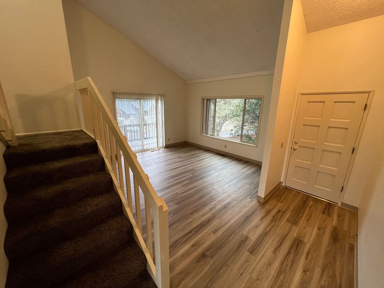 3960 University St - Photo 3 of 20