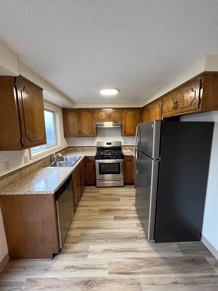 3960 University St - Photo 5 of 20