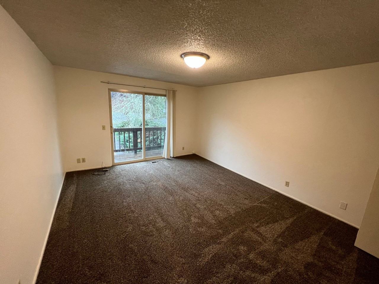 3960 University St - Photo 7 of 20