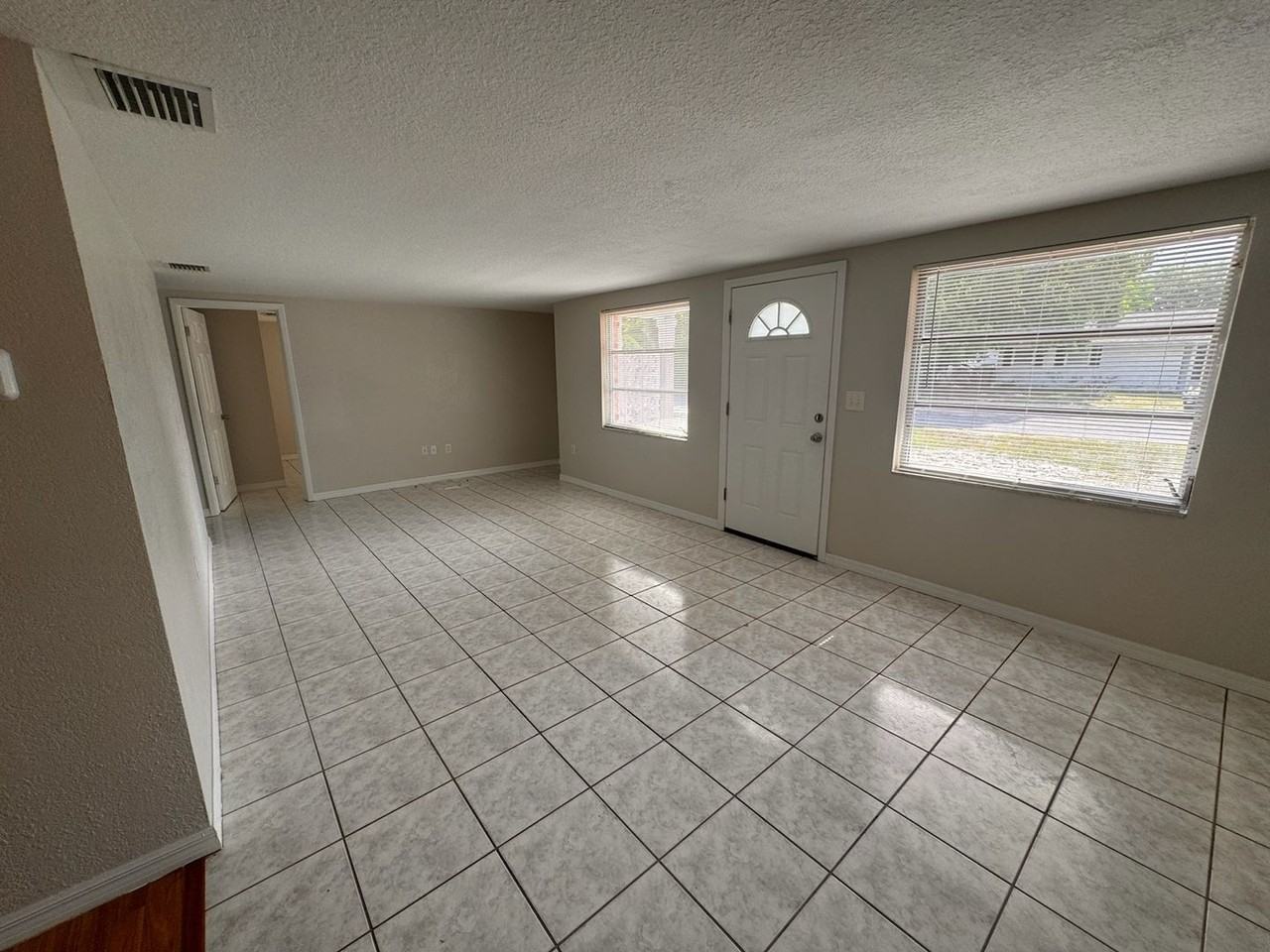 10731 Premier Ave - Photo 3 of 18