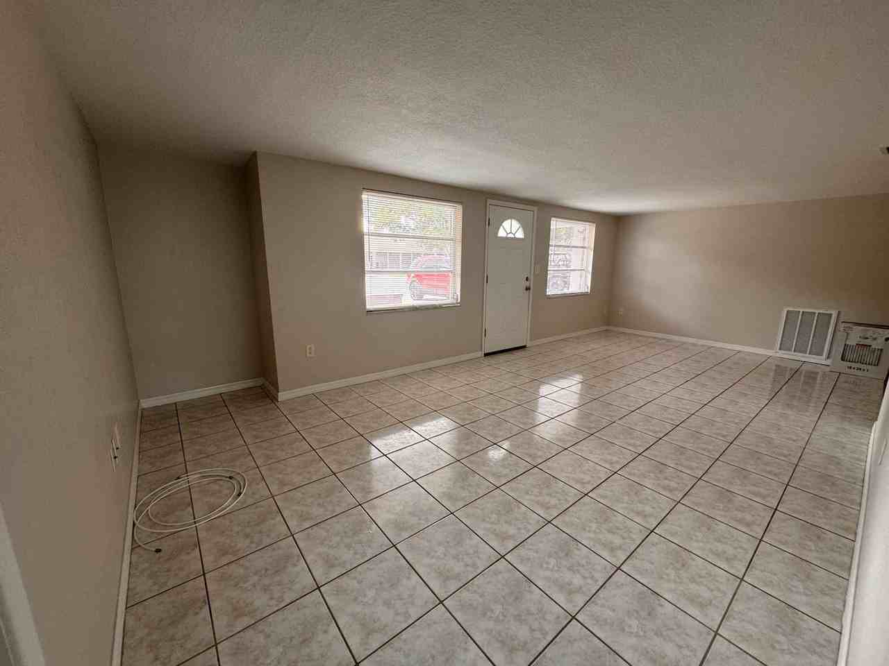 10731 Premier Ave - Photo 4 of 18