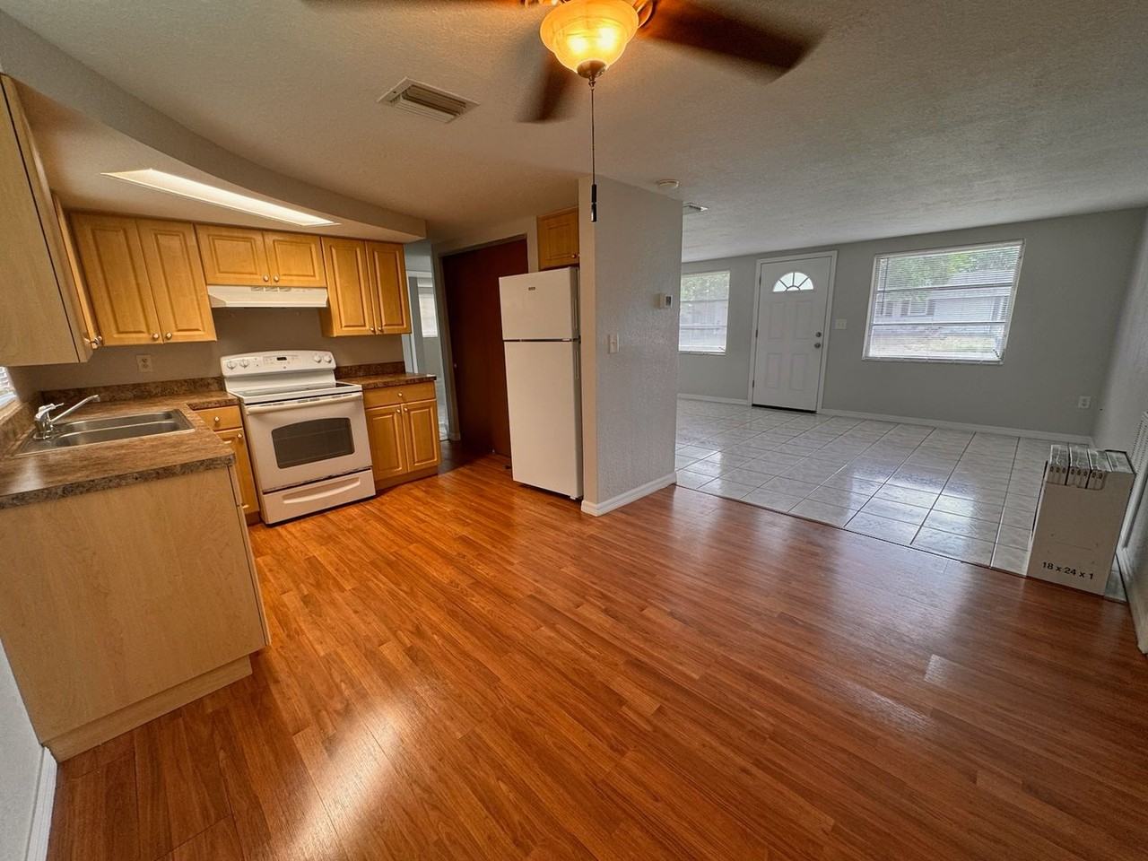 10731 Premier Ave - Photo 5 of 18