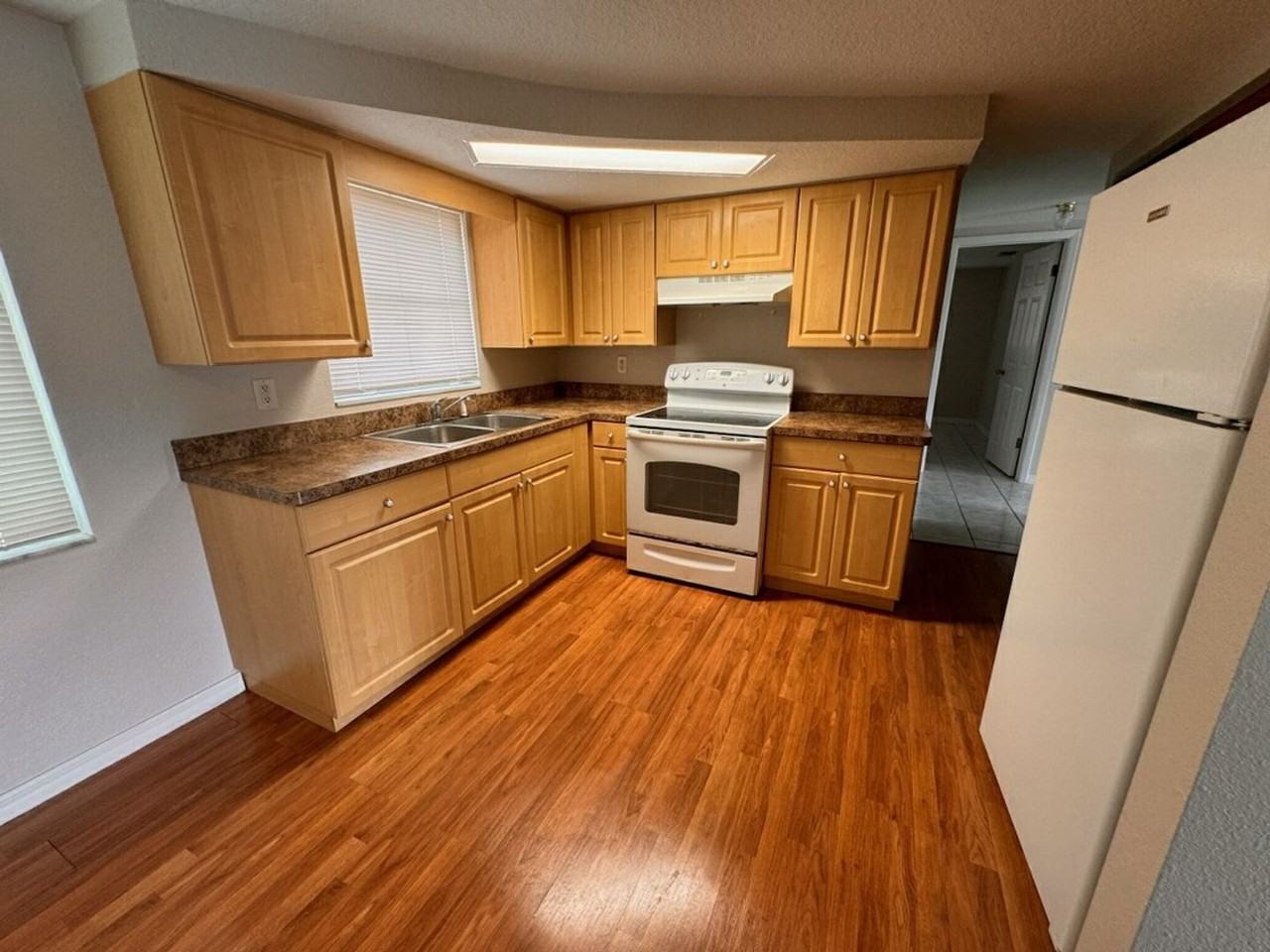 10731 Premier Ave - Photo 6 of 18