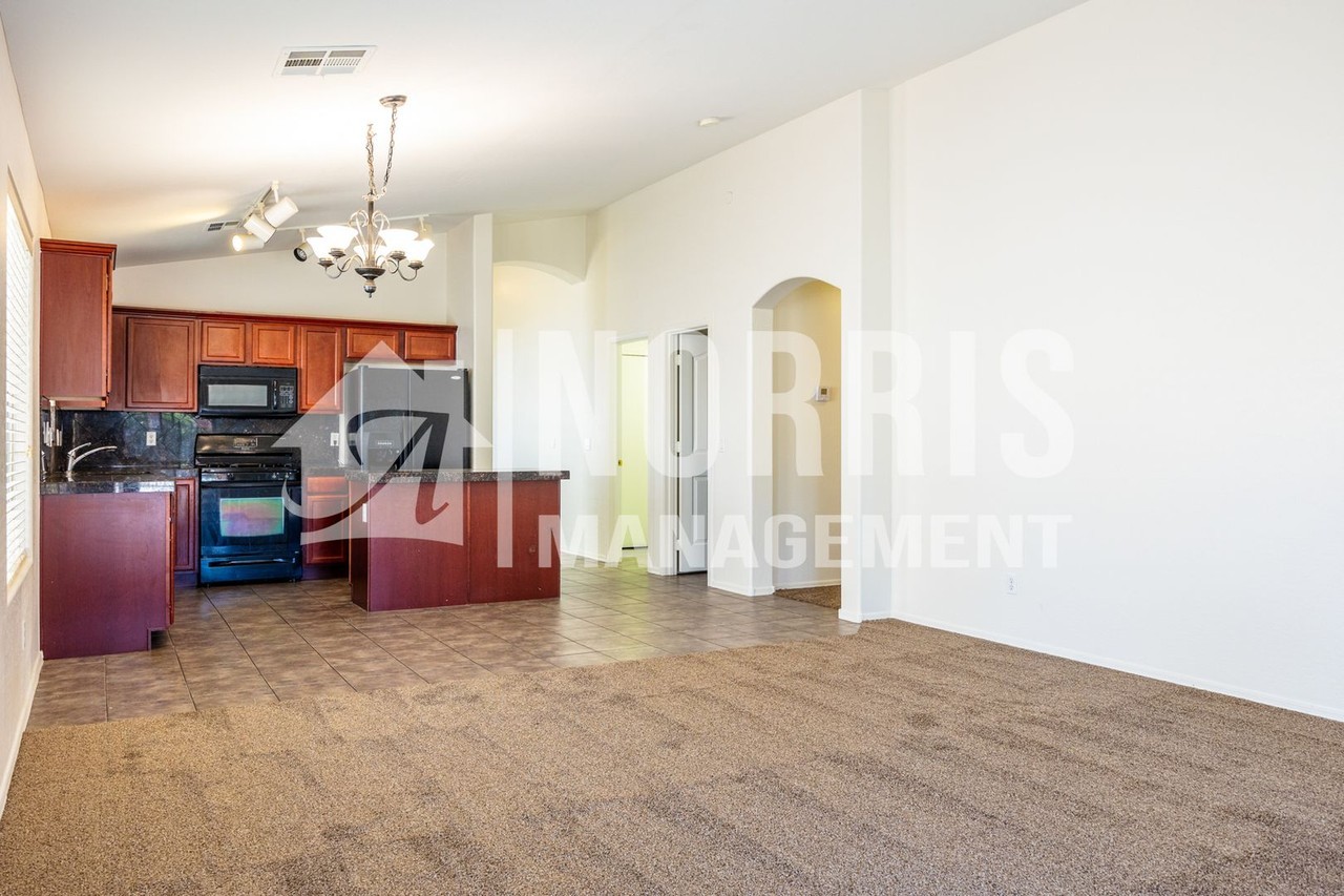 45679 W Tulip Ln - Photo 5 of 33