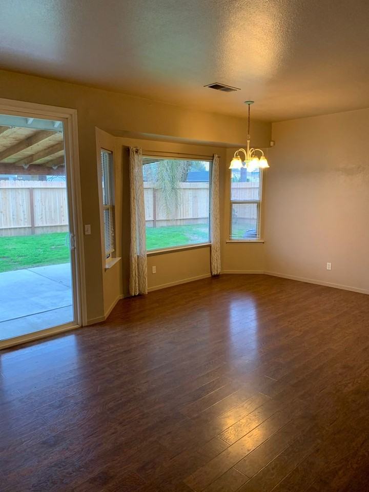 1101 Pine Ct - Photo 3 of 10