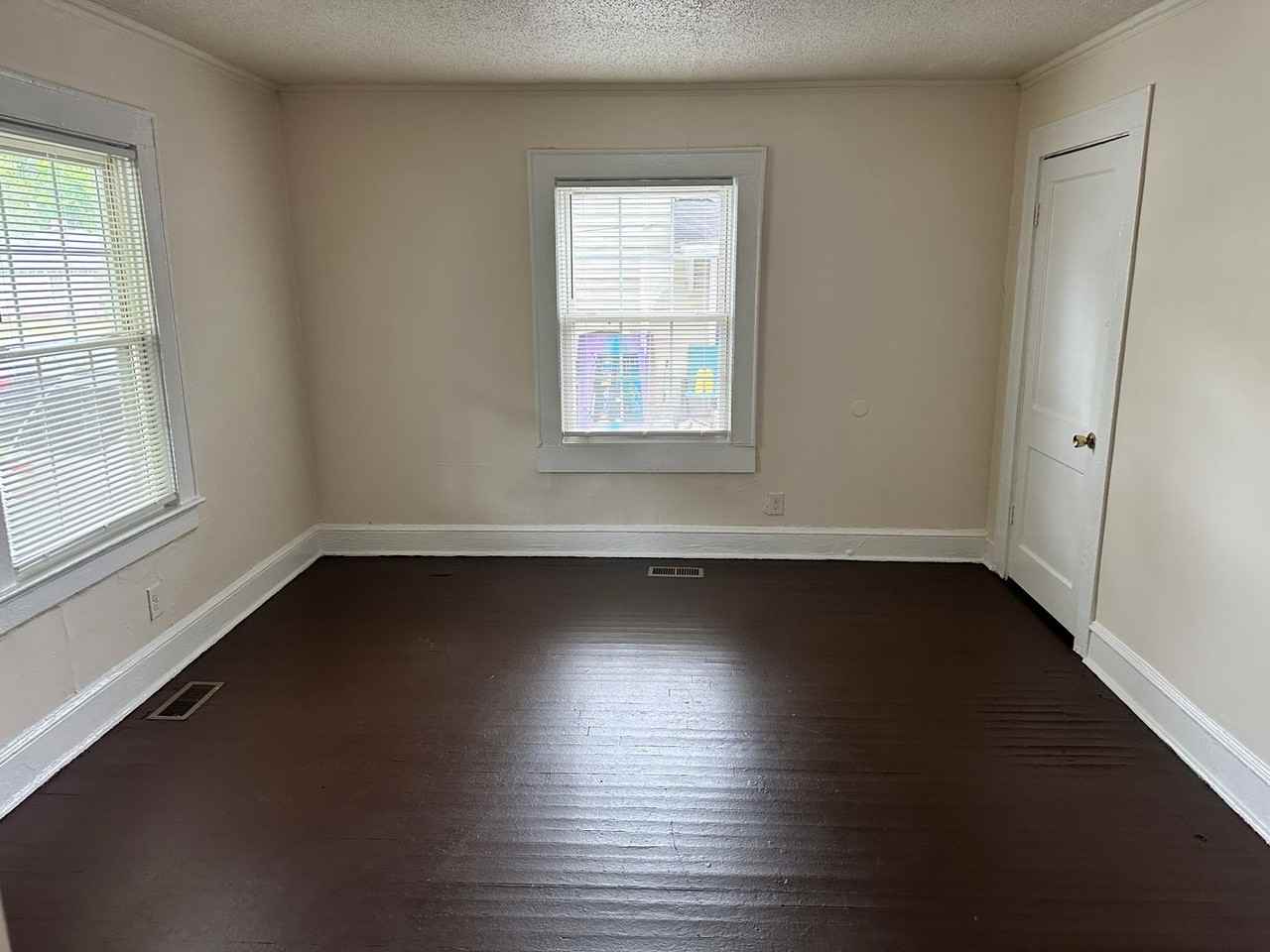 224 Harrison St - Photo 3 of 10