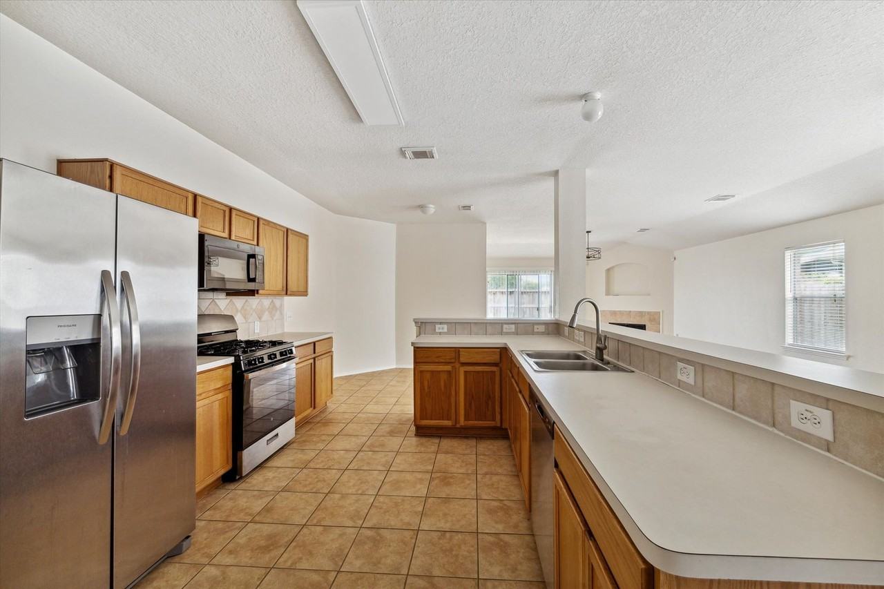 21102 Somerset Park Ln - Photo 7 of 13