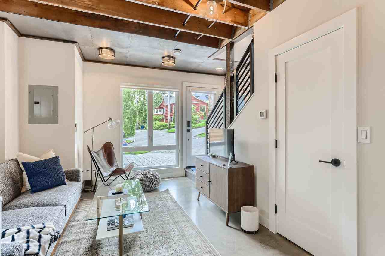 1114 E Hamlin St - Photo 3 of 17