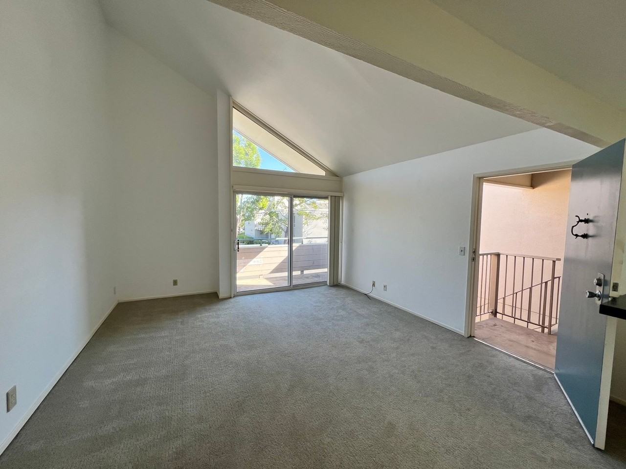 242 Larkspur Plaza Dr - Photo 2 of 13