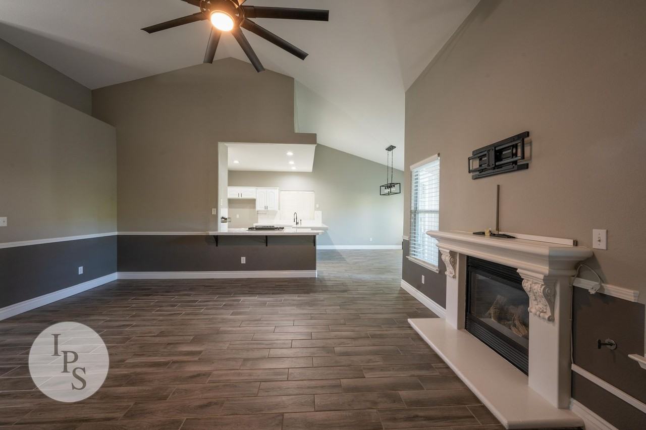 4797 W Oswego Ave - Photo 4 of 35
