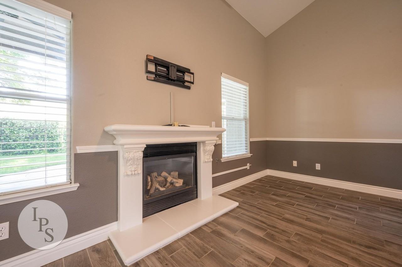 4797 W Oswego Ave - Photo 5 of 35