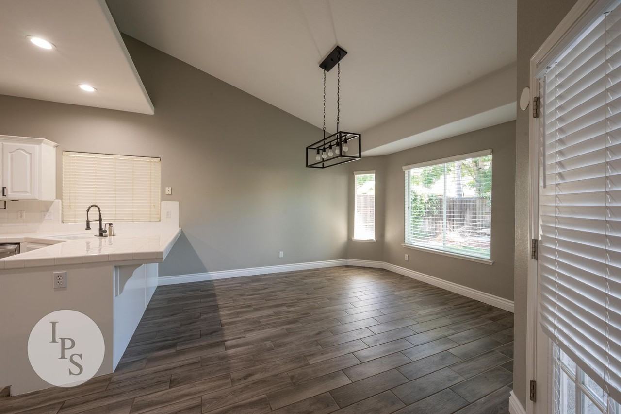 4797 W Oswego Ave - Photo 7 of 35