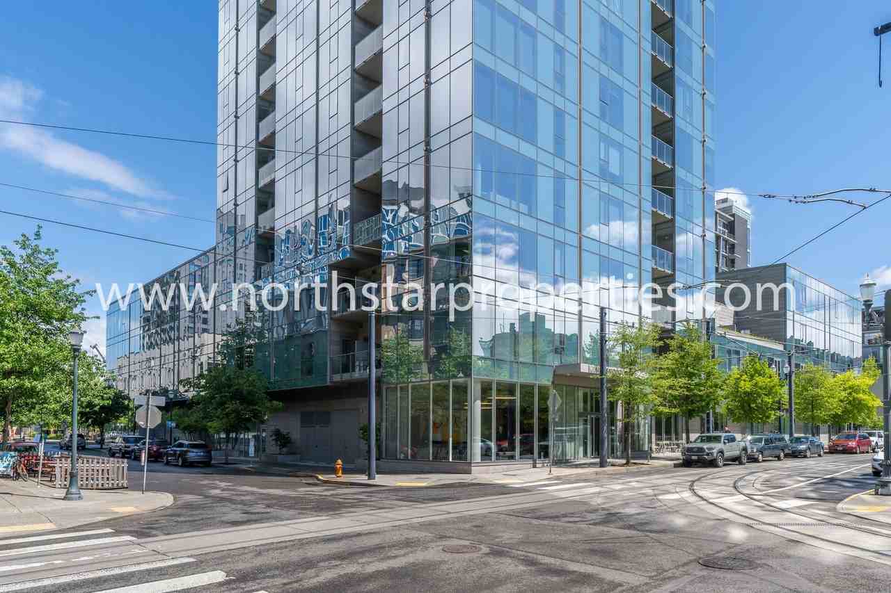 1075 Nw Northrup St - Photo 3 of 24