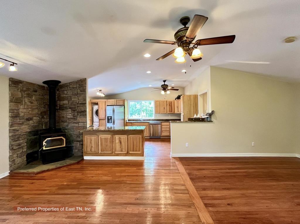895 Greystone Rd - Photo 3 of 18