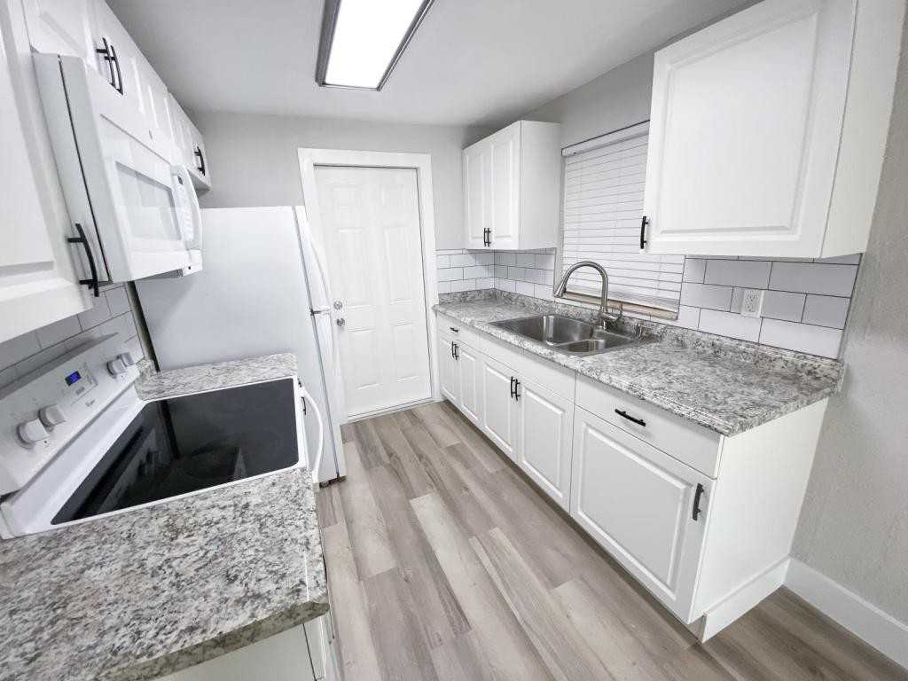 1526 Wood Rd - Photo 4 of 17