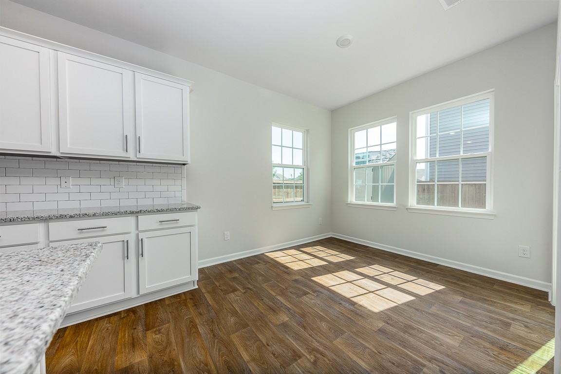 527 Dakota Ave - Photo 3 of 30