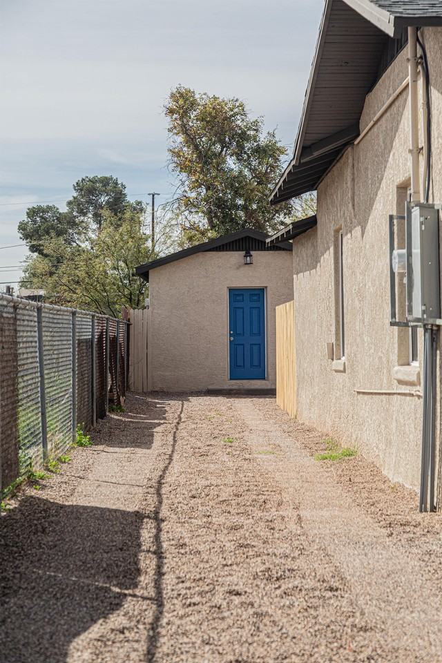 513 W 41st St #2 - Photo 2 of 6