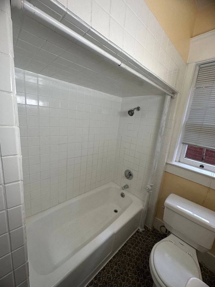 1014 Spruce St - Photo 6 of 8