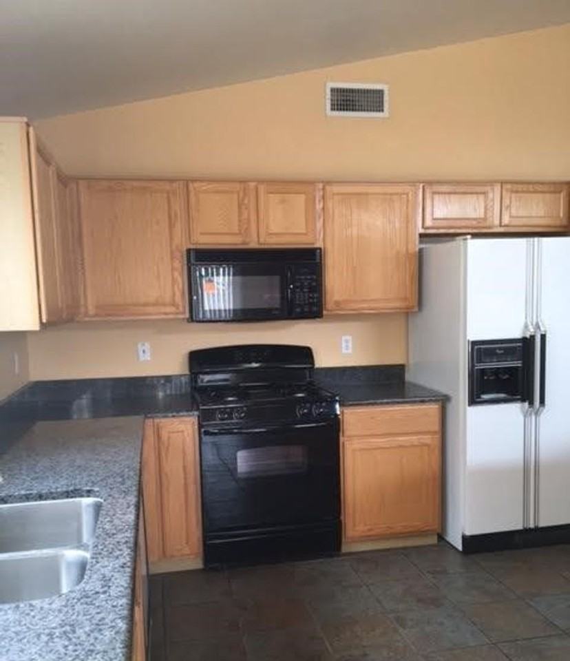 7078 W Hunnington Dr - Photo 3 of 10
