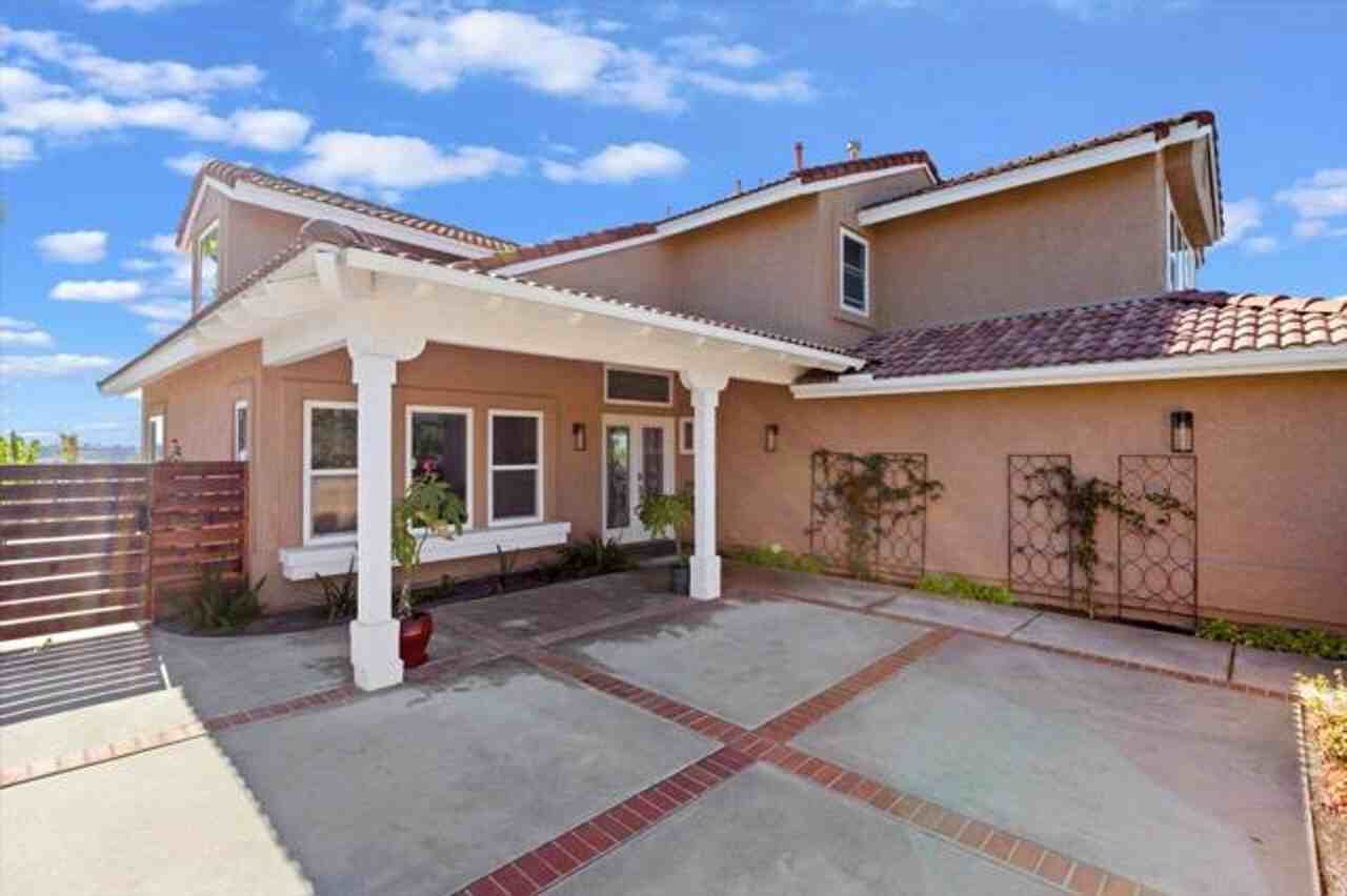 911 Rivertree Dr - Photo 2 of 31