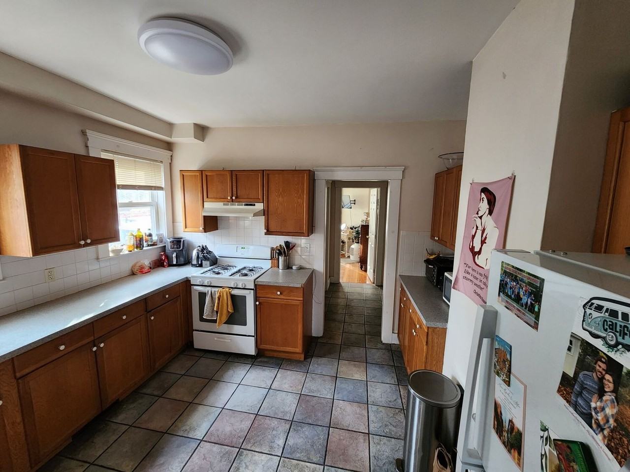134 Brooks St - Photo 6 of 9