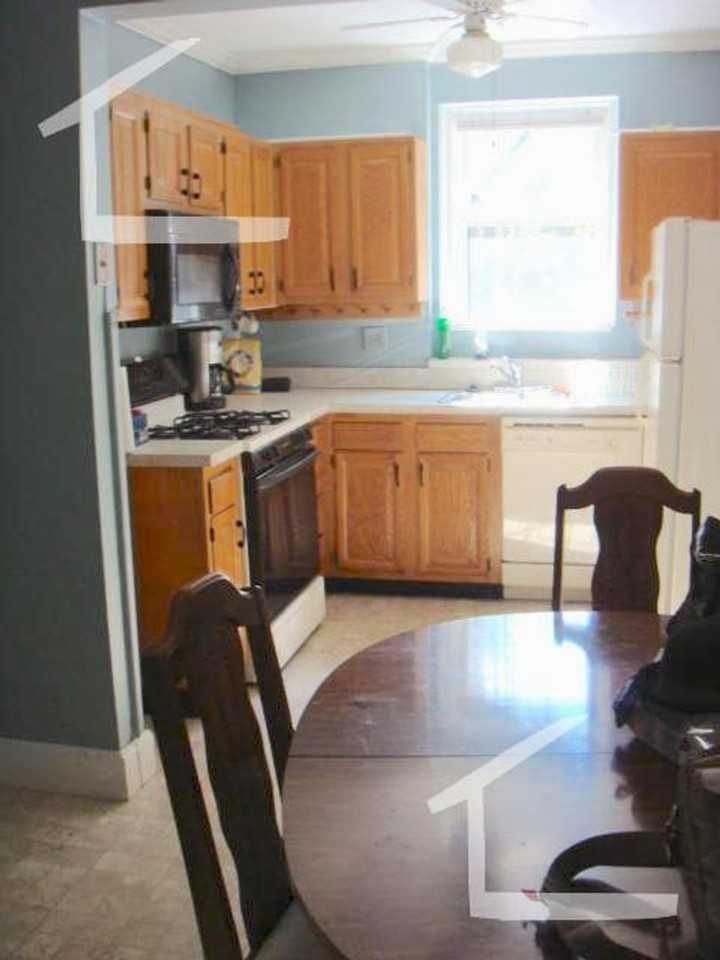 255 Kelton St - Photo 4 of 8