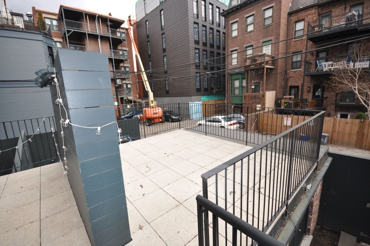 657 Massachusetts Ave - Photo 7 of 9