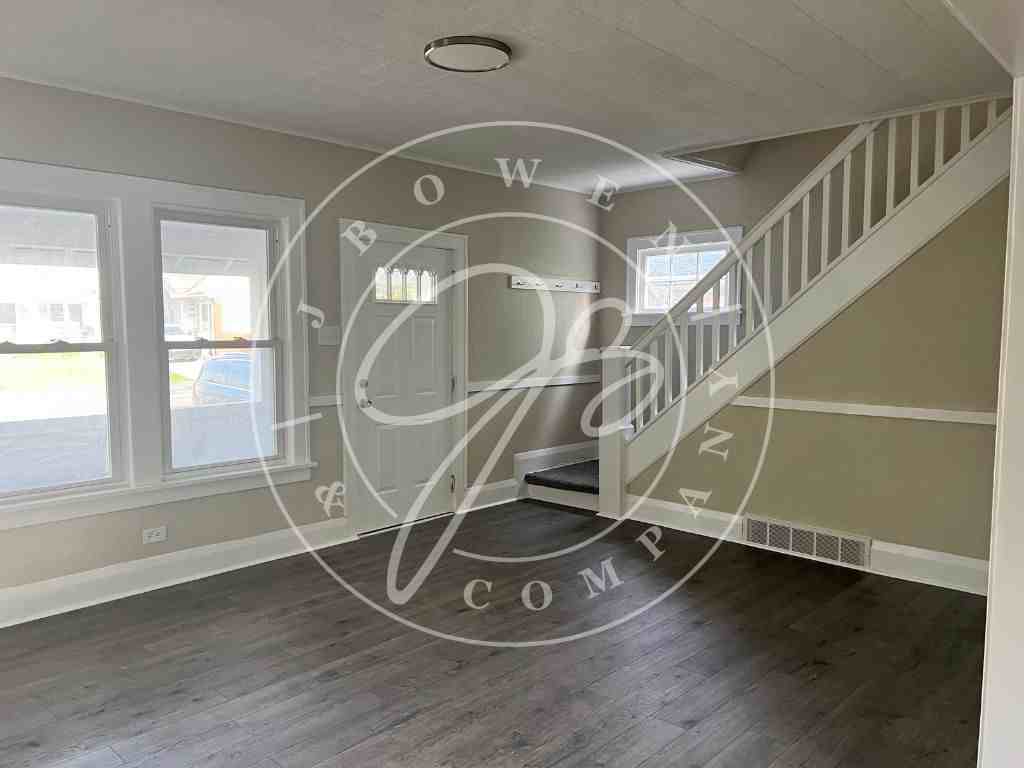 3922 Jackman Rd - Photo 3 of 7