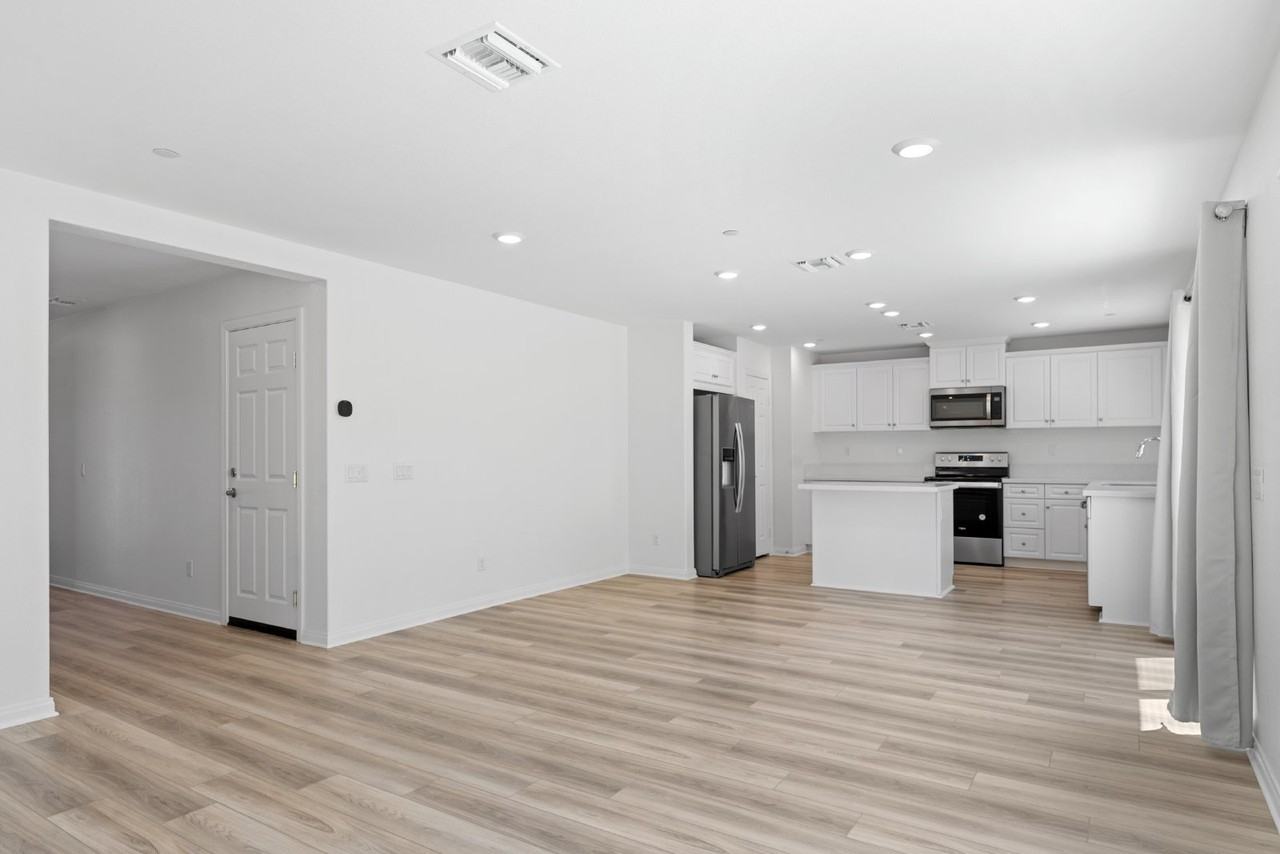 28427 Deer Brush Dr - Photo 3 of 13