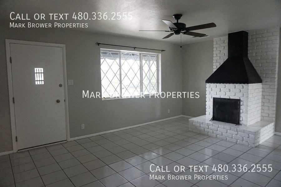 332 E Pierce St - Photo 3 of 19