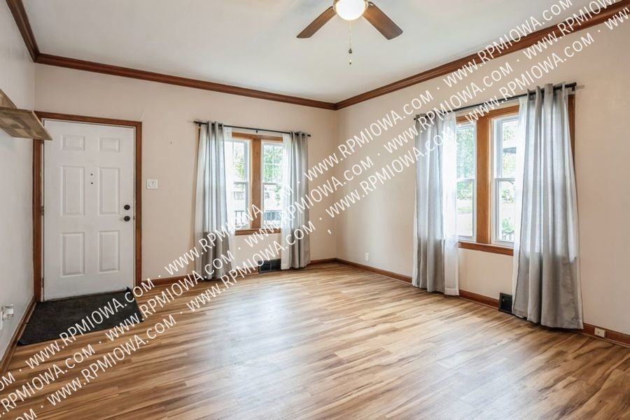 310 E Granger Ave - Photo 2 of 16