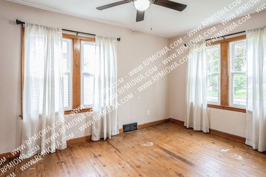 310 E Granger Ave - Photo 3 of 16