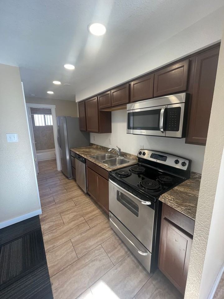 625 W 14th St 15, Pueblo, CO 81003 1 Bedroom Apartment for Rent