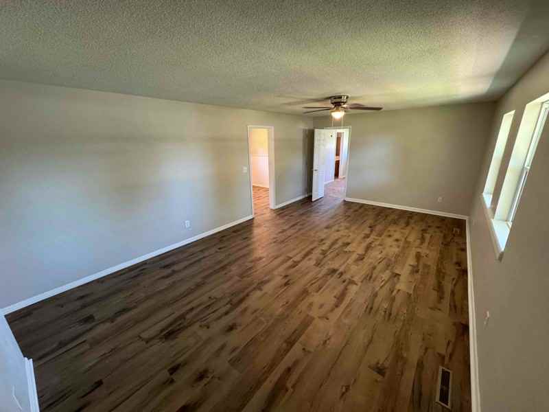 922 West Pearl Street - Photo 2 of 12