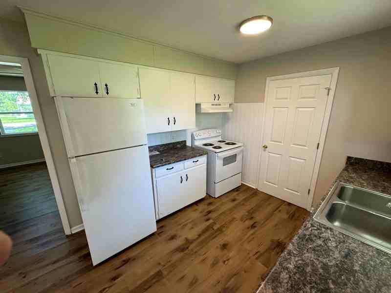 922 West Pearl Street - Photo 5 of 12