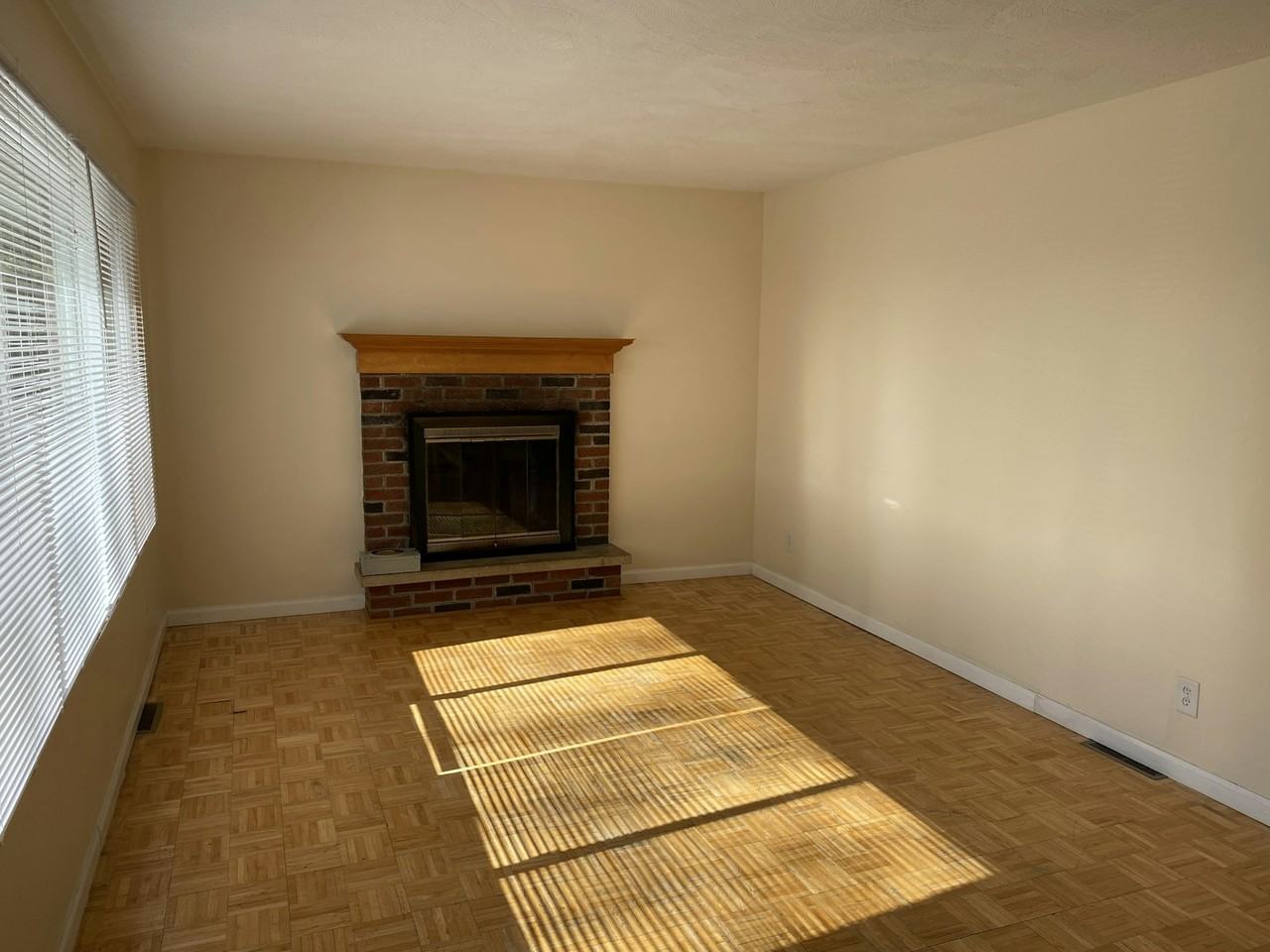 16200 Dobbins Drive - Photo 4 of 9