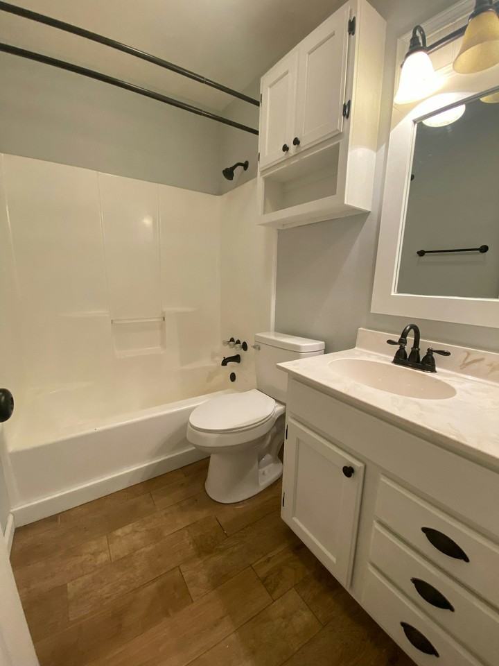 25 Dallas Lane, Unit B - Photo 2 of 7