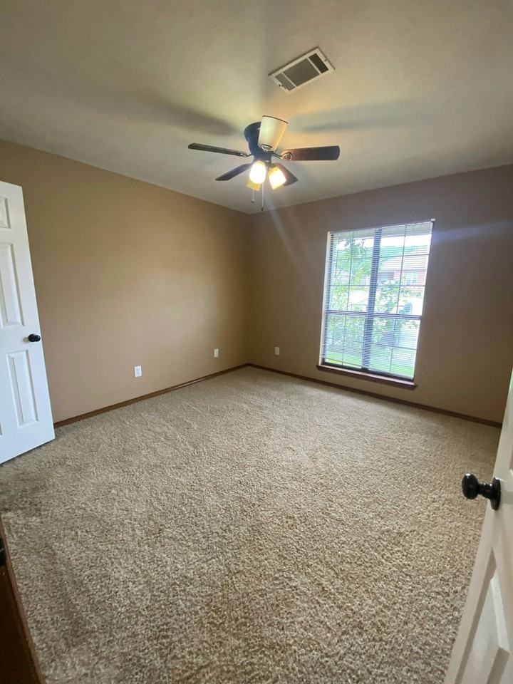 25 Dallas Lane, Unit B - Photo 3 of 7