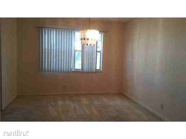 Garden Lakes Of Inverrary - Photo 3 of 8