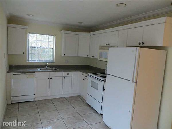 3700 Riverside Dr - Photo 3 of 9