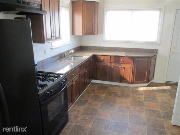 27353 Townsend Ave - Photo 2 of 7